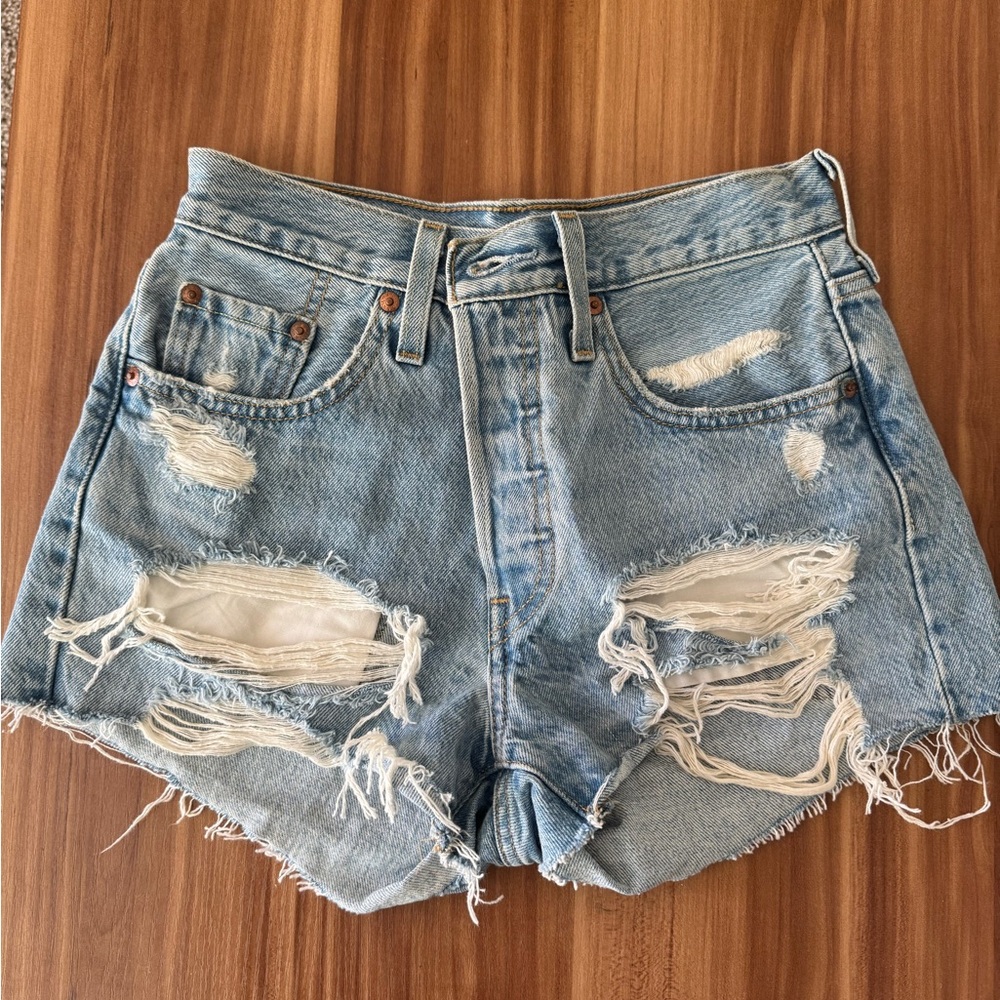 Ripped Levi 501 Shorts size 24 ; light/medium wash